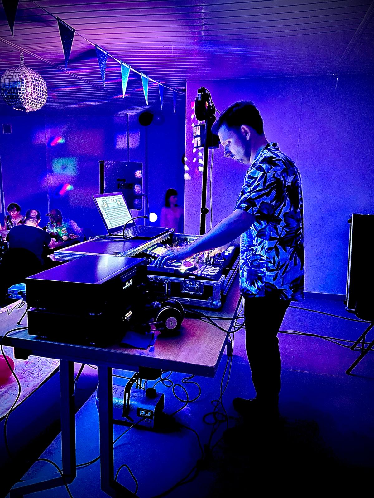 Profesjonalny DJ Poznań - Tomasz Kaźmierczak na imprezie firmowej